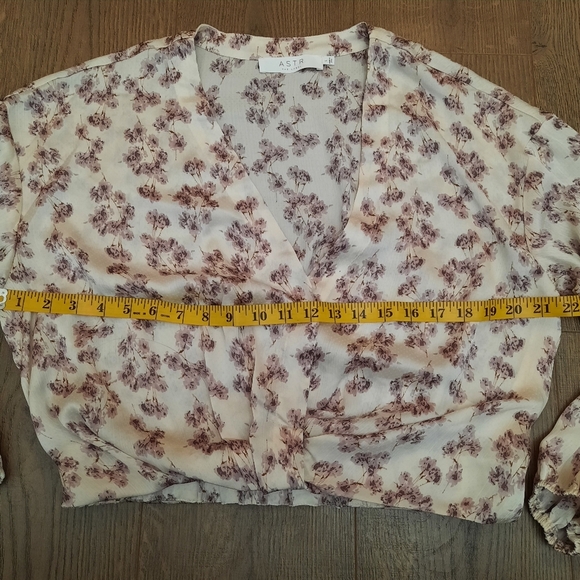 ASTR The Label Floral Long Sleeve Floral Blouse - Picture 5 of 11
